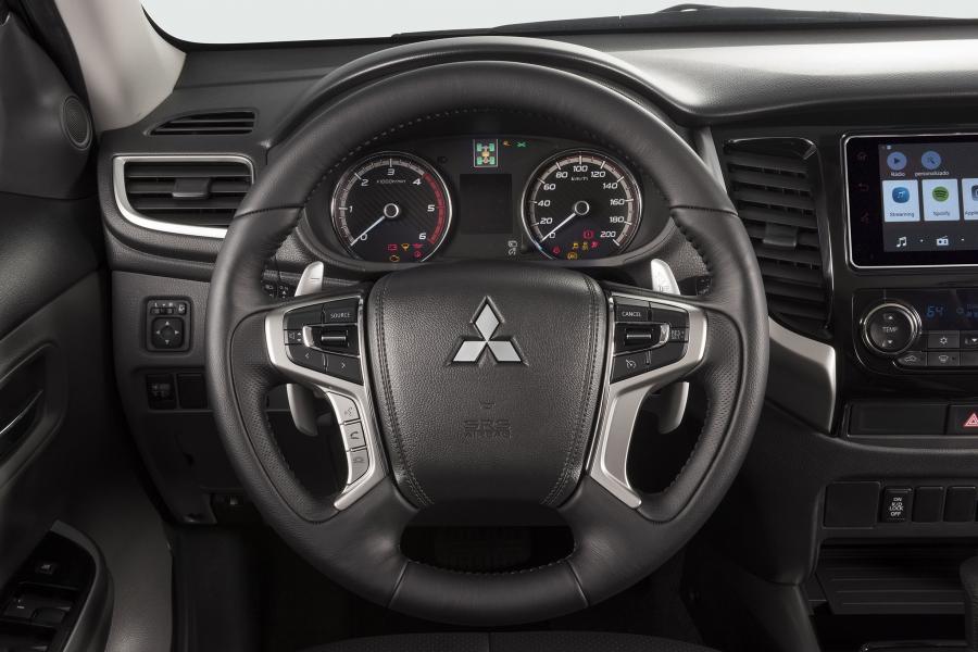 Панель приборов Mitsubishi L200 Triton Sport HPE-S 2019 года  (LA) (фото 13 из 21)